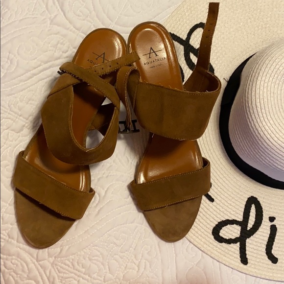 Suede heels. Beautiful brown color - Picture 1 of 4